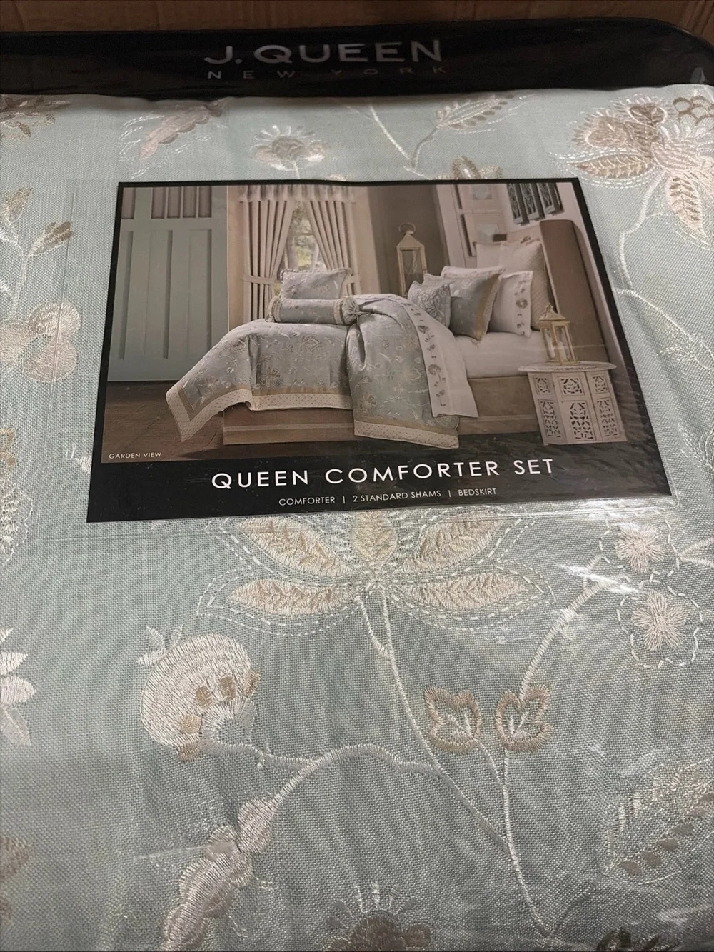 J Queen New York Garden View 4-Pc. Comforter Set, Queen - Spa NWT